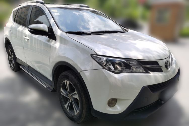 Used Toyota RAV4 2015 2.0L CVT Two-Wheel Drive Fashion Edition Front Right 45 Deg