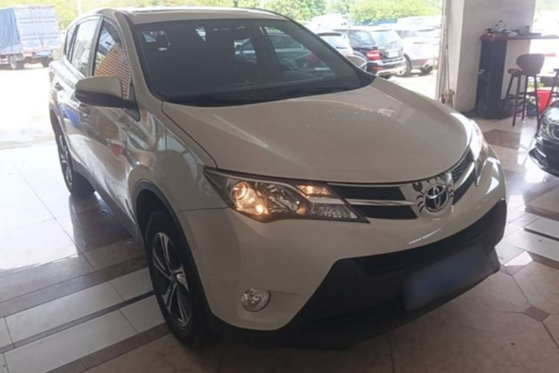Used Toyota RAV4 2015 2.0L CVT Two-Wheel Drive Fashion Edition Front Right 45 Deg