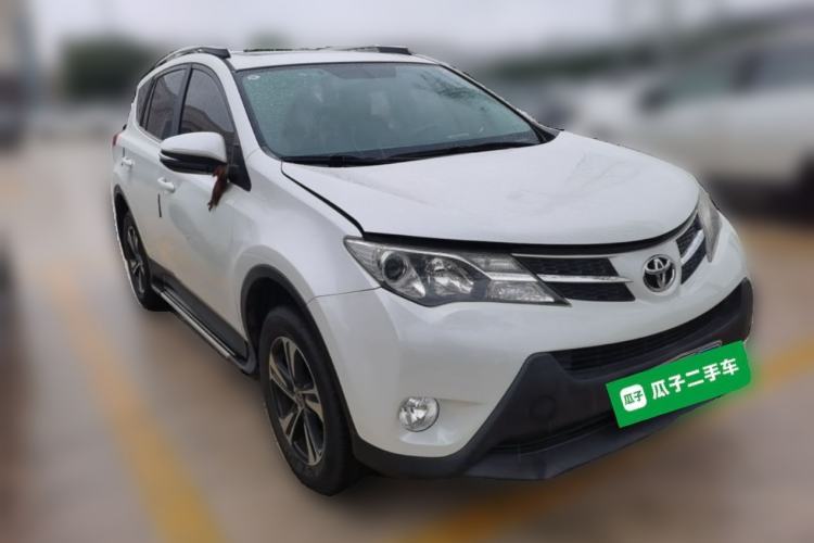 Used Toyota RAV4 2015 2.0L CVT Two-Wheel Drive Fashion Edition Front Right 45 Deg