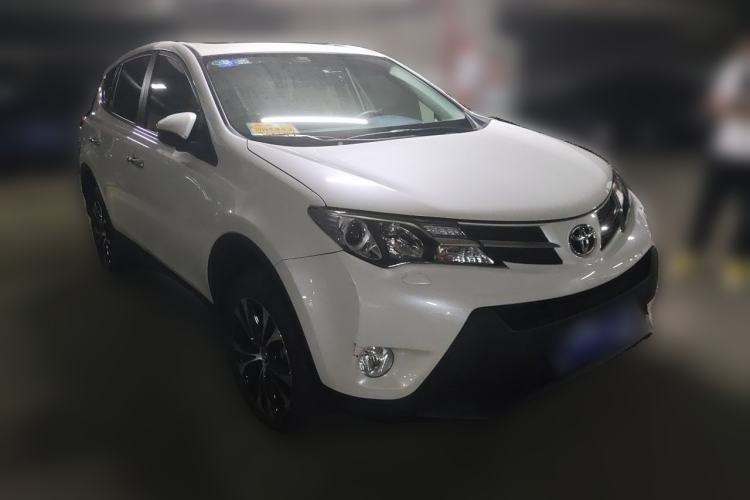 Used Toyota RAV4 2015 2.5L Automatic 4x4 Elite Edition Front Right 45 Deg