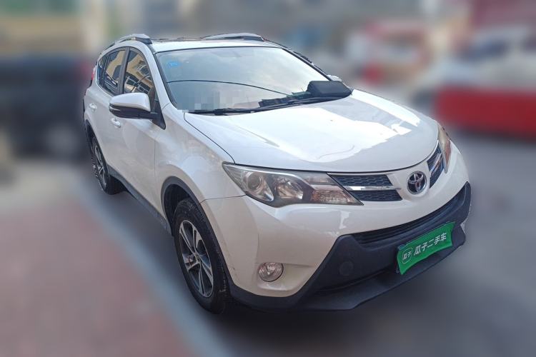 Used Toyota RAV4 2015 2.0L CVT Two-Wheel Drive Fashion Edition Front Right 45 Deg