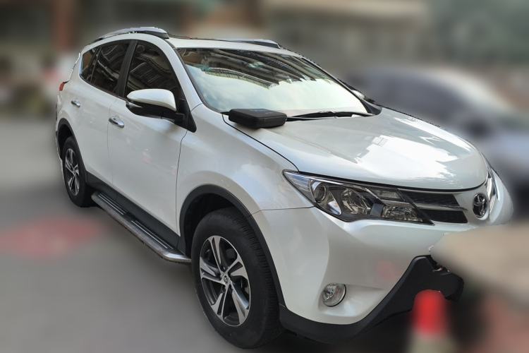 Used Toyota RAV4 2015 2.0L CVT Four-Wheel Drive New Edition Front Right 45 Deg