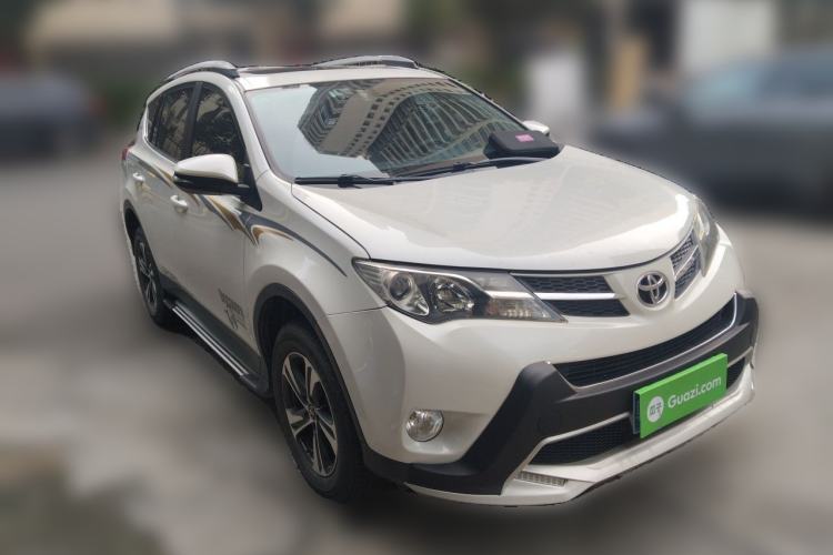 Used Toyota RAV4 2015 2.0L CVT Two-Wheel Drive Fashion Edition Front Right 45 Deg