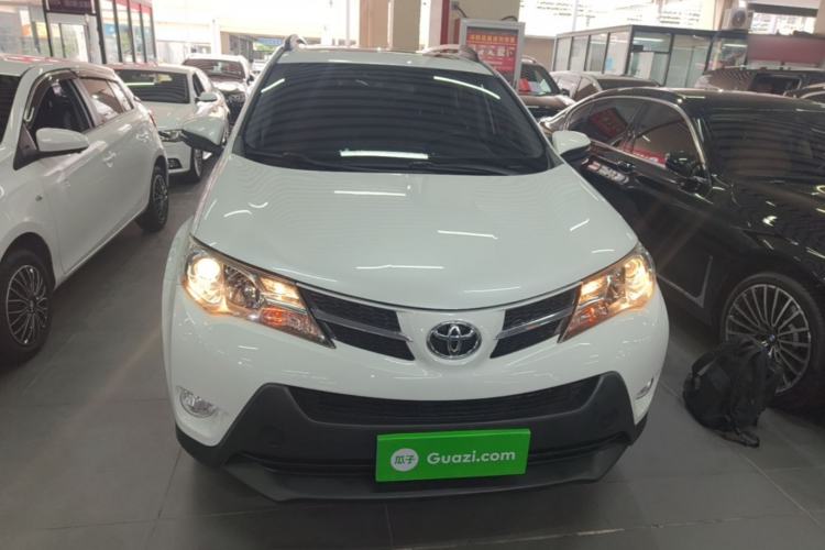 Used Toyota RAV4 2015 2.0L CVT Two-Wheel Drive Fashion Edition Front