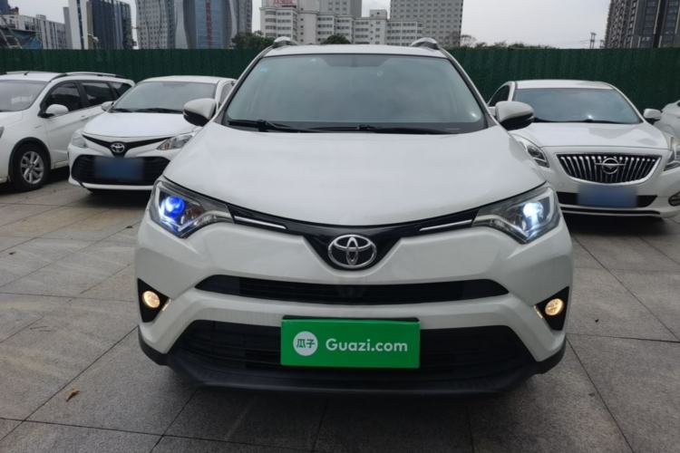 Used Toyota RAV4 2015 2.0L CVT Two-Wheel Drive Fashion Edition Front