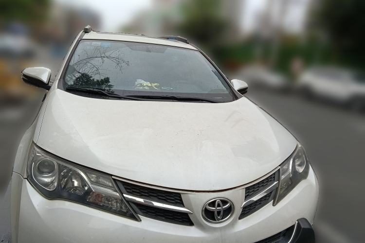 Used Toyota RAV4 2015 2.0L CVT Two-Wheel Drive Fashion Edition Front