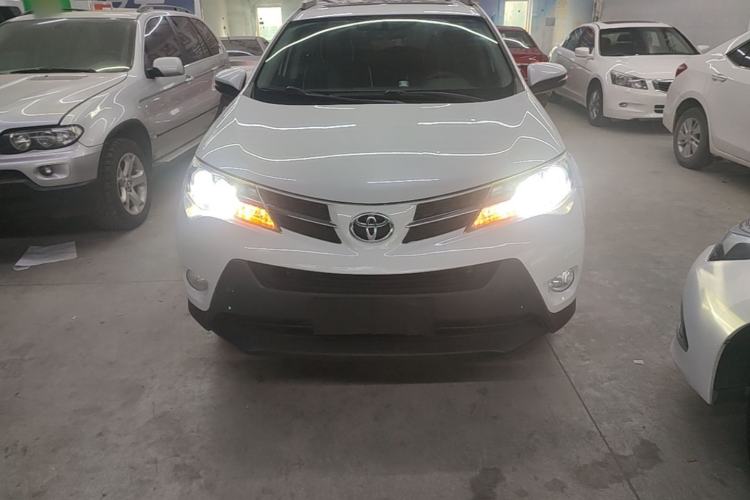 Used Toyota RAV4 2015 2.0L CVT Two-Wheel Drive Fashion Edition Front