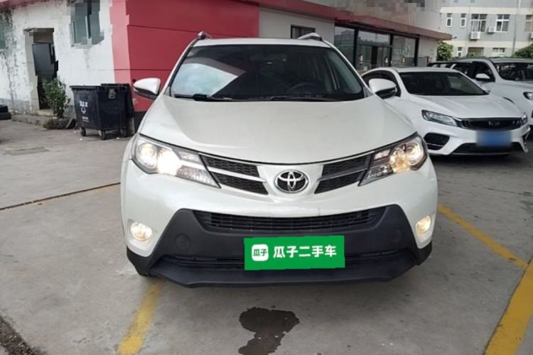Used Toyota RAV4 2015 2.0L CVT Two-Wheel Drive Fashion Edition Front