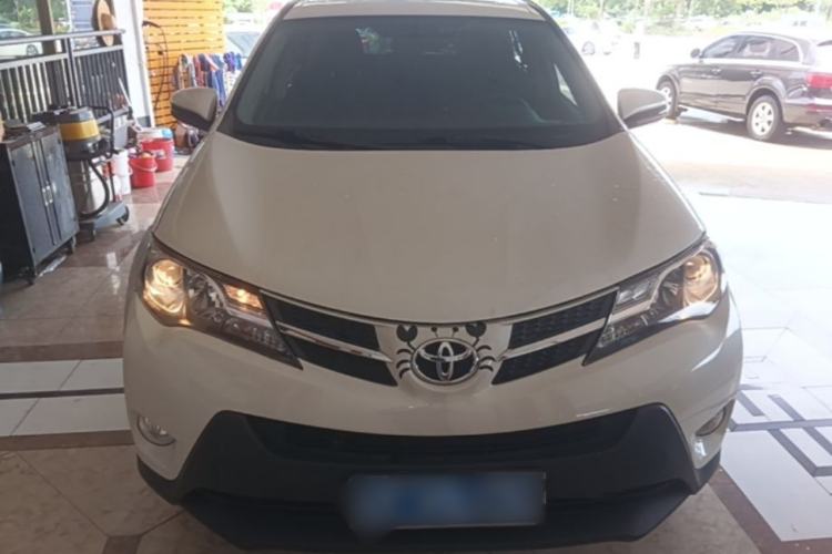 Used Toyota RAV4 2015 2.0L CVT Two-Wheel Drive Fashion Edition Front