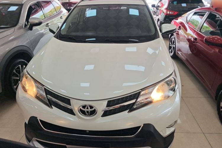 Used Toyota RAV4 2015 2.0L CVT Two-Wheel Drive Fashion Edition Front