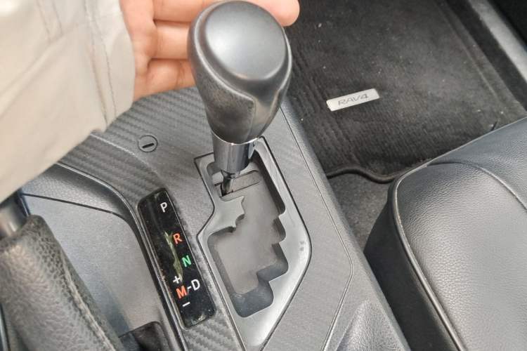Used Toyota RAV4 2015 2.0L CVT Two-Wheel Drive Fashion Edition Gear Lever