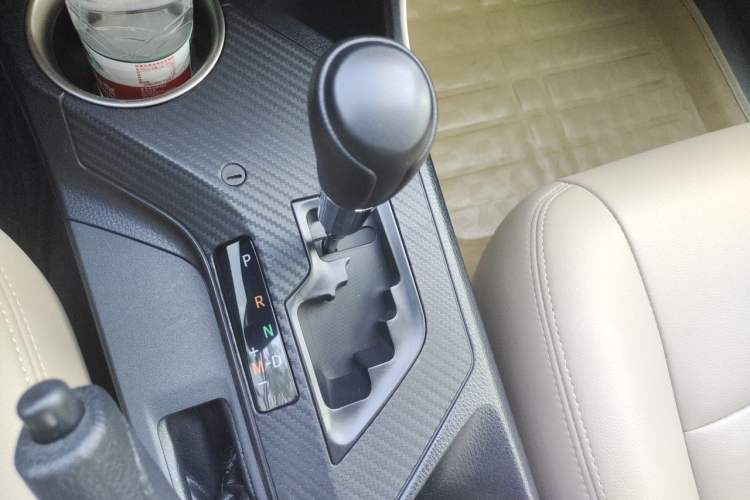 Used Toyota RAV4 2015 2.0L CVT Two-Wheel Drive Fashion Edition Gear Lever