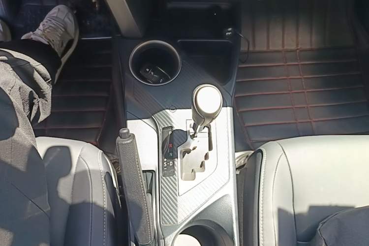 Used Toyota RAV4 2015 2.5L Automatic 4x4 Elite Edition Gear Lever