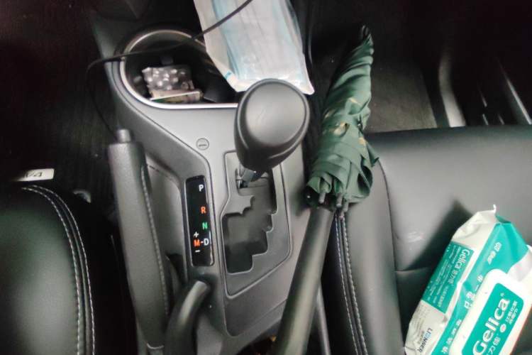 Used Toyota RAV4 2015 2.0L CVT Two-Wheel Drive Fashion Edition Gear Lever