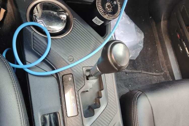 Used Toyota RAV4 2015 2.0L CVT Two-Wheel Drive Urban Edition Gear Lever