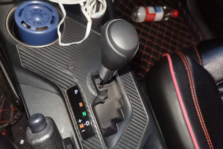 Used Toyota RAV4 2015 2.0L CVT Two-Wheel Drive Fashion Edition Gear Lever