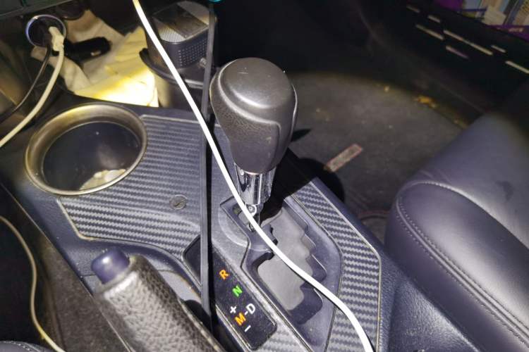 Used Toyota RAV4 2015 2.0L CVT Two-Wheel Drive Fashion Edition Gear Lever