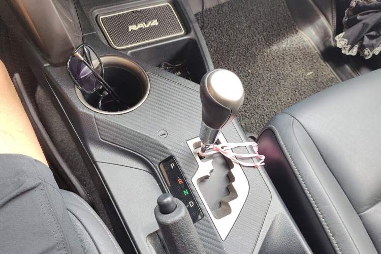 Used Toyota RAV4 2015 2.5L Automatic 4x4 Elite Edition Gear Lever