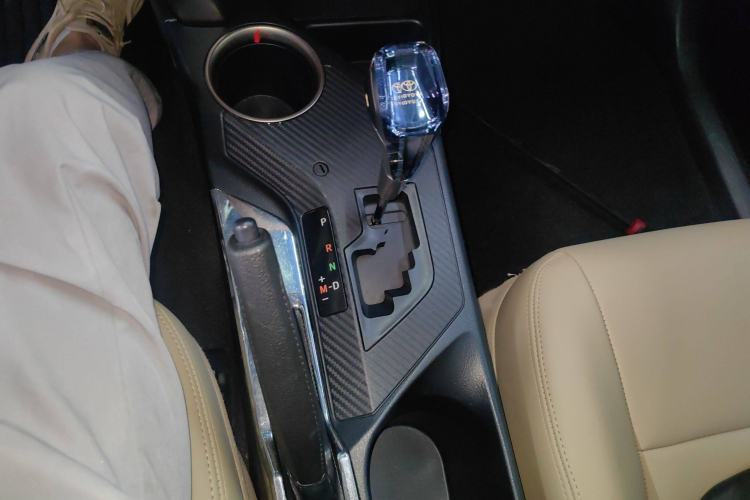Used Toyota RAV4 2015 2.0L CVT Two-Wheel Drive Urban Edition Gear Lever