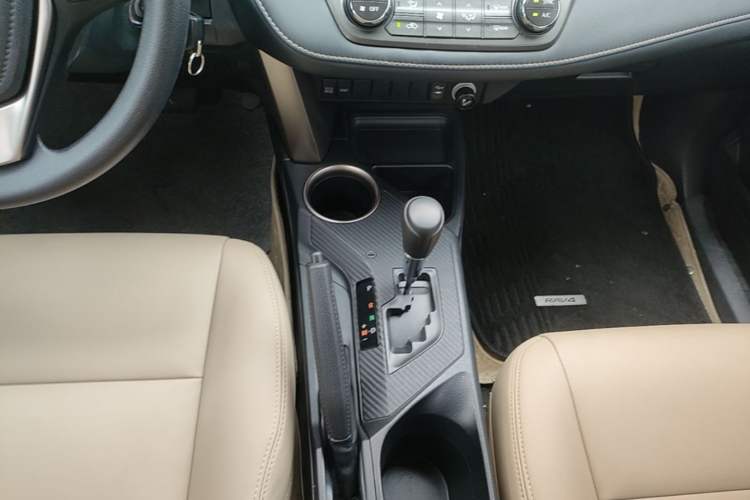 Used Toyota RAV4 2015 2.0L CVT Two-Wheel Drive Fashion Edition Gear Lever