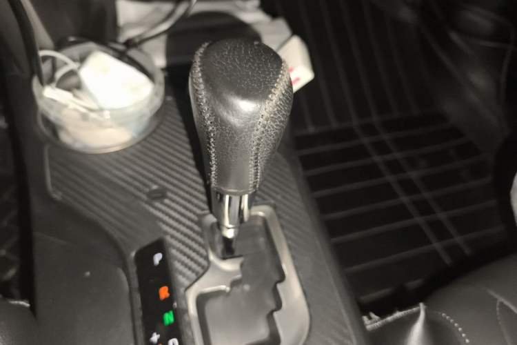 Used Toyota RAV4 2015 2.0L CVT Four-Wheel Drive New Edition Gear Lever