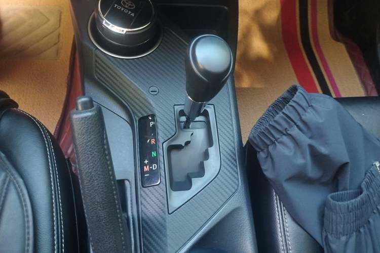 Used Toyota RAV4 2015 2.0L CVT Two-Wheel Drive Fashion Edition Gear Lever