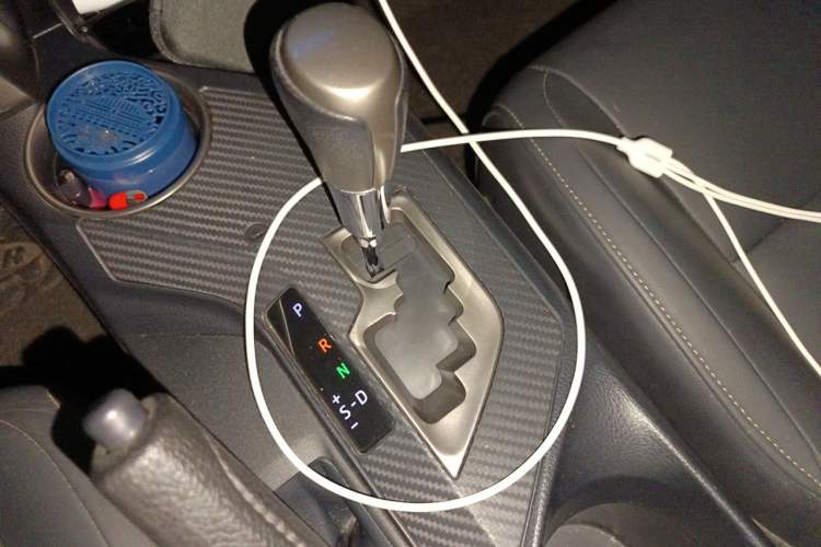 Used Toyota RAV4 2015 2.5L Automatic 4x4 Elite Edition Gear Lever