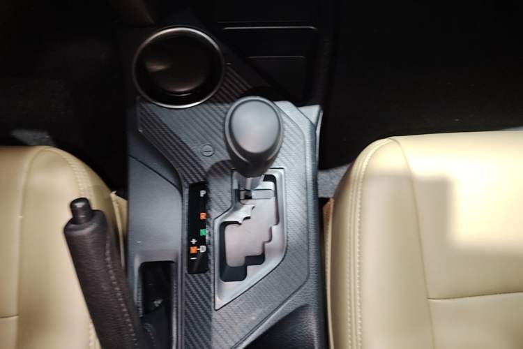Used Toyota RAV4 2015 2.0L CVT Two-Wheel Drive Fashion Edition Gear Lever