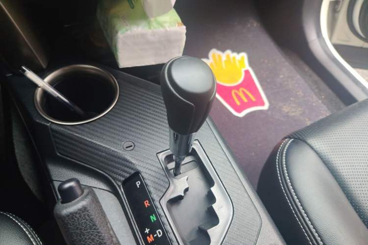 Used Toyota RAV4 2015 2.0L CVT Two-Wheel Drive Fashion Edition Gear Lever
