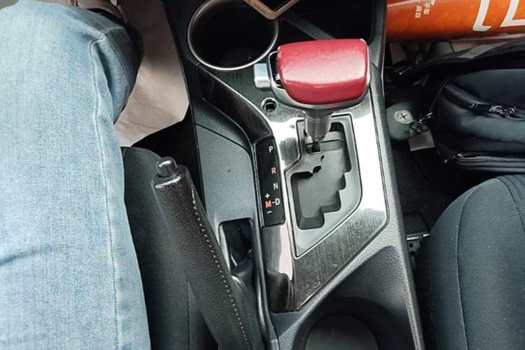 Used Toyota RAV4 2015 2.0L CVT Two-Wheel Drive Fashion Edition Gear Lever