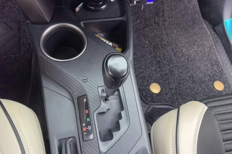 Used Toyota RAV4 2015 2.0L CVT Two-Wheel Drive Fashion Edition Gear Lever