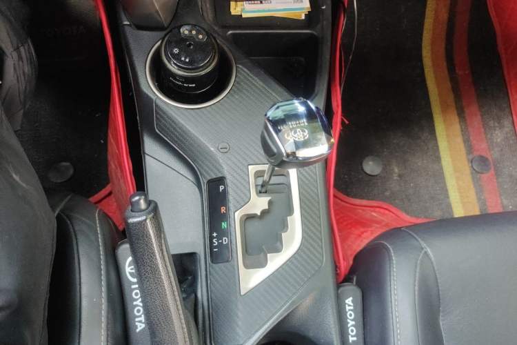 Used Toyota RAV4 2015 2.5L Automatic 4x4 Elite Edition Gear Lever
