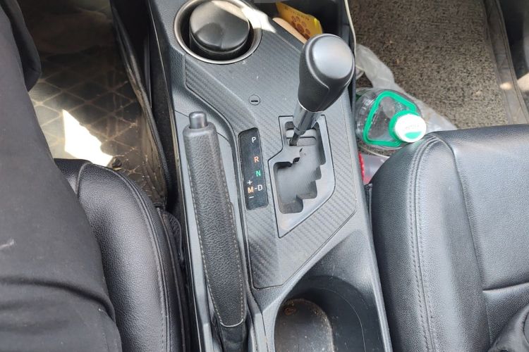 Used Toyota RAV4 2015 2.0L CVT Two-Wheel Drive Fashion Edition Gear Lever