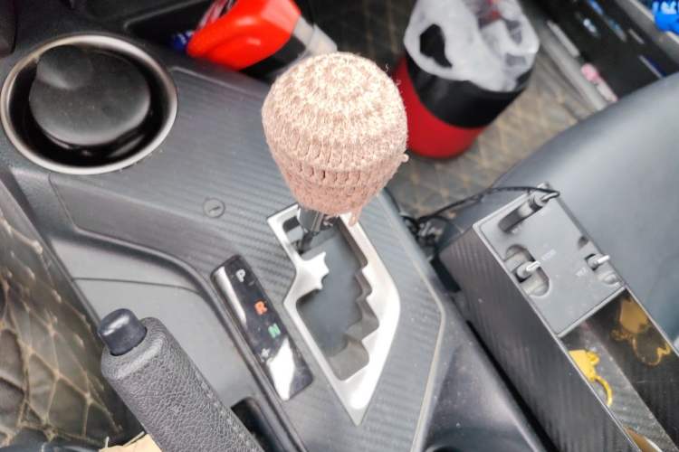 Used Toyota RAV4 2015 2.5L Automatic 4x4 Elite Edition Gear Lever