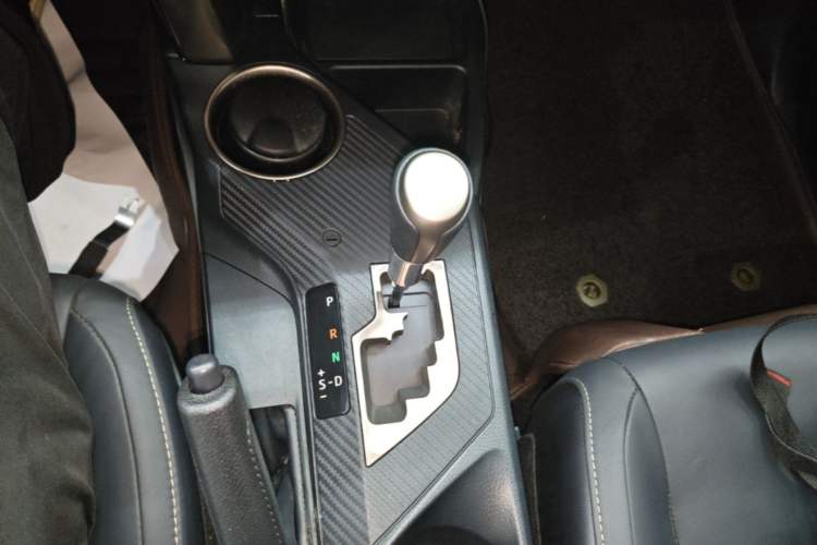 Used Toyota RAV4 2015 2.5L Automatic 4x4 Elite Edition Gear Lever