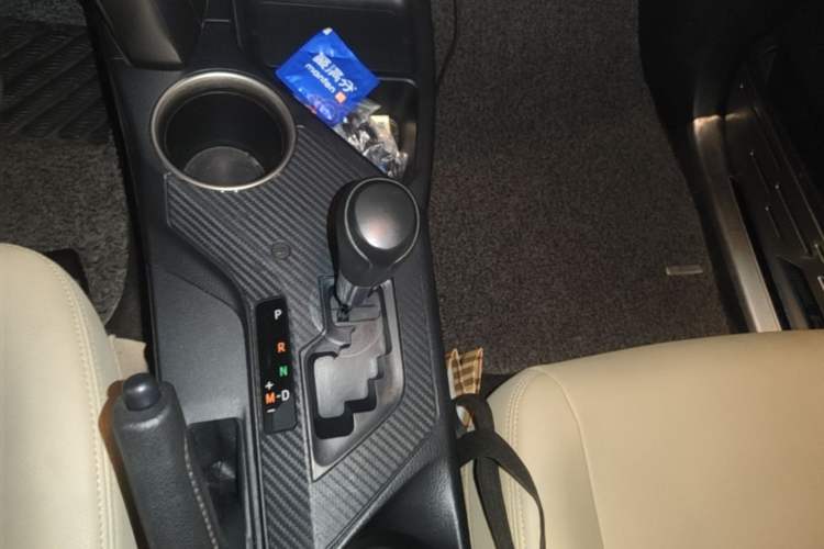 Used Toyota RAV4 2015 2.0L CVT Two-Wheel Drive Fashion Edition Gear Lever