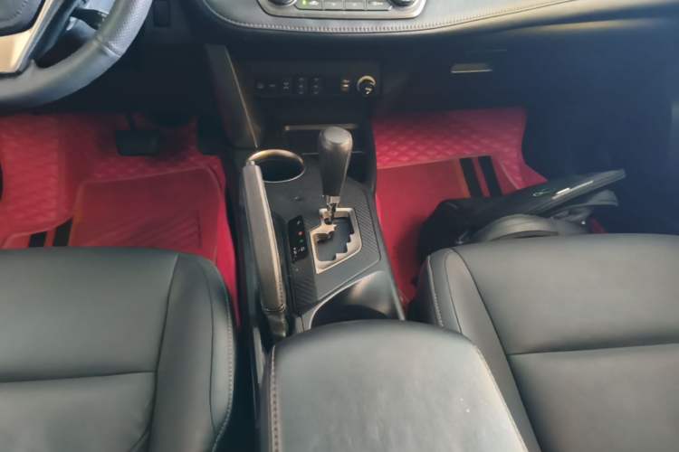 Used Toyota RAV4 2015 2.5L Automatic 4x4 Elite Edition Gear Lever