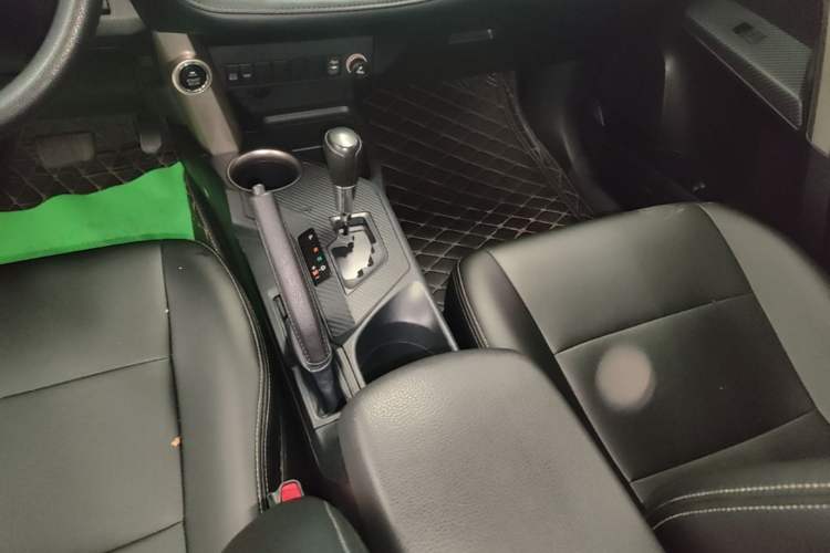 Used Toyota RAV4 2015 2.0L CVT Two-Wheel Drive Fashion Edition Gear Lever