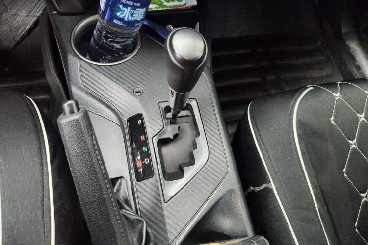 Used Toyota RAV4 2015 2.0L CVT Two-Wheel Drive Urban Edition Gear Lever