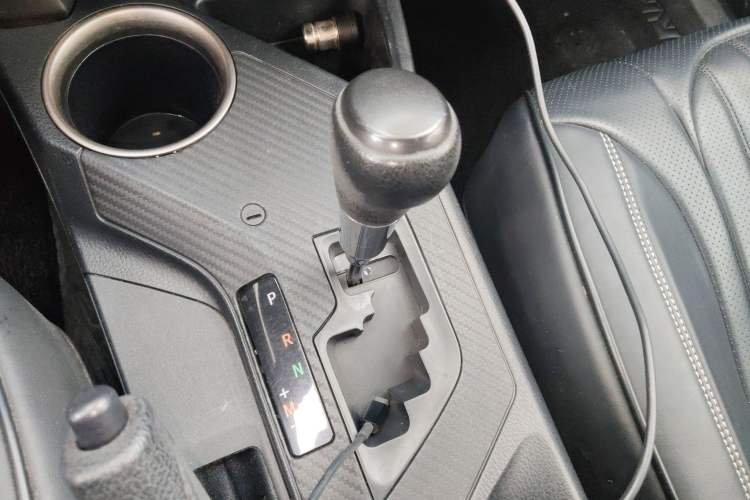 Used Toyota RAV4 2015 2.0L CVT Two-Wheel Drive Fashion Edition Gear Lever