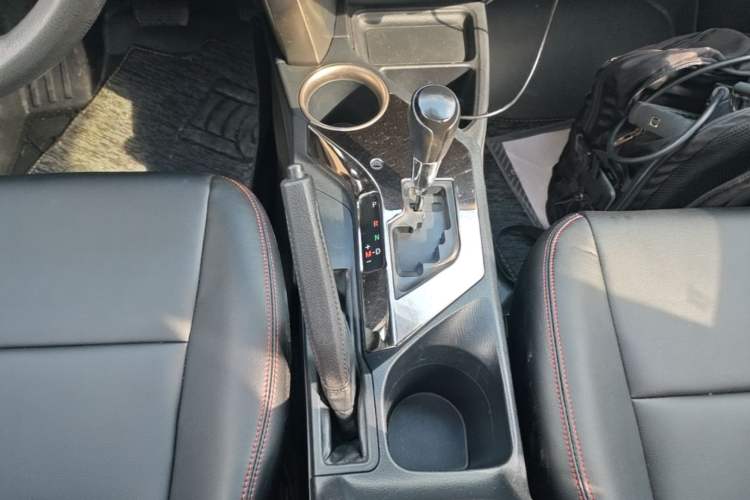 Used Toyota RAV4 2015 2.0L CVT Two-Wheel Drive Fashion Edition Gear Lever