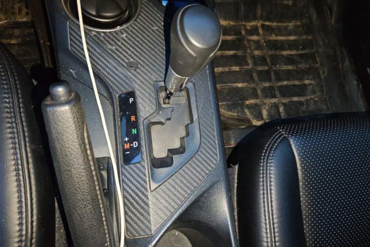 Used Toyota RAV4 2015 2.0L CVT Two-Wheel Drive Fashion Edition Gear Lever