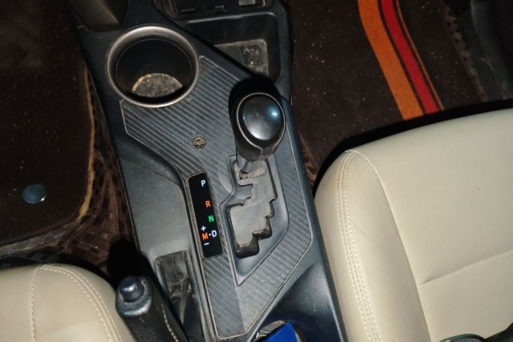 Used Toyota RAV4 2015 2.0L CVT Two-Wheel Drive Fashion Edition Gear Lever