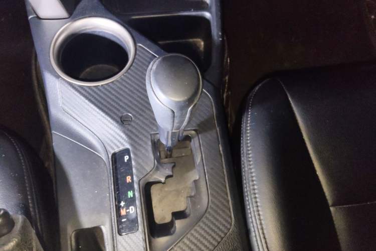 Used Toyota RAV4 2015 2.0L CVT Two-Wheel Drive Fashion Edition Gear Lever