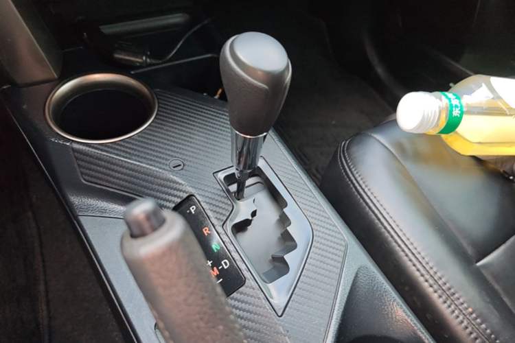 Used Toyota RAV4 2015 2.0L CVT Two-Wheel Drive Fashion Edition Gear Lever