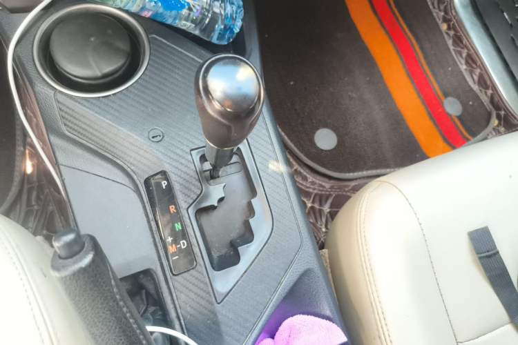 Used Toyota RAV4 2015 2.0L CVT Two-Wheel Drive Fashion Edition Gear Lever