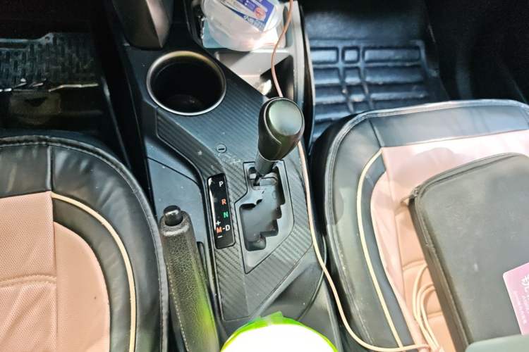 Used Toyota RAV4 2015 2.0L CVT Two-Wheel Drive Fashion Edition Gear Lever