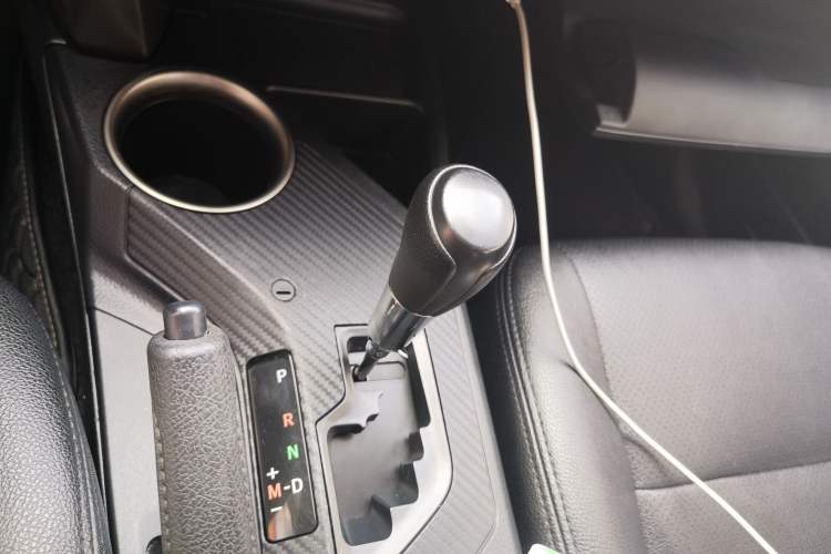 Used Toyota RAV4 2015 2.0L CVT Two-Wheel Drive Fashion Edition Gear Lever