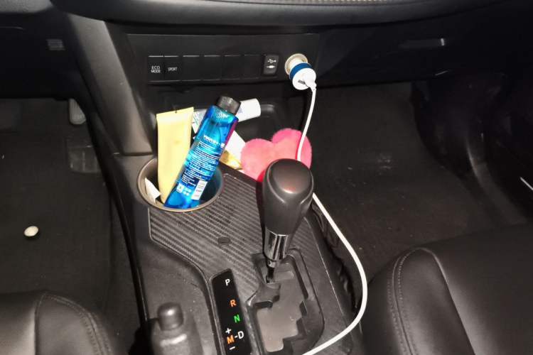 Used Toyota RAV4 2015 2.0L CVT Two-Wheel Drive Fashion Edition Gear Lever