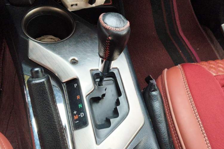 Used Toyota RAV4 2015 2.0L CVT Two-Wheel Drive Fashion Edition Gear Lever